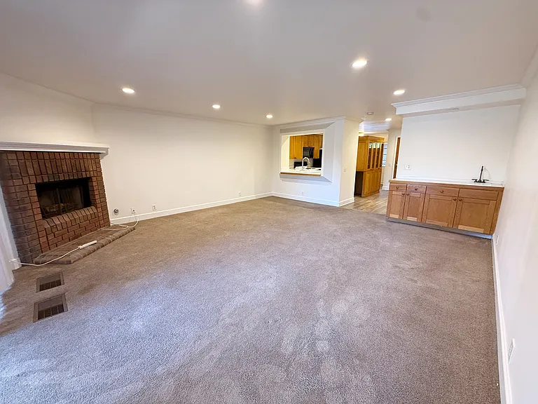 8880 Villa La Jolla Dr #214 — Photo 2