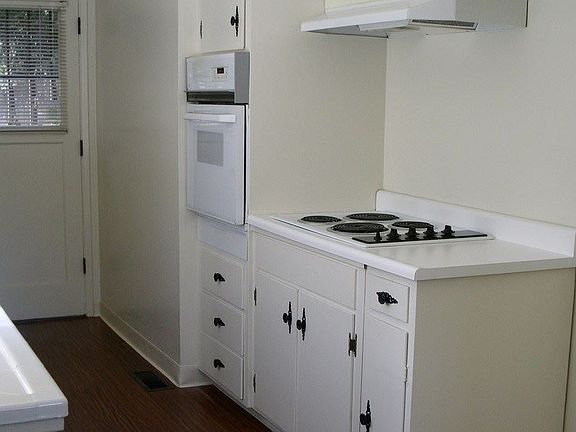 4th image of 3573 Mauricia Ave