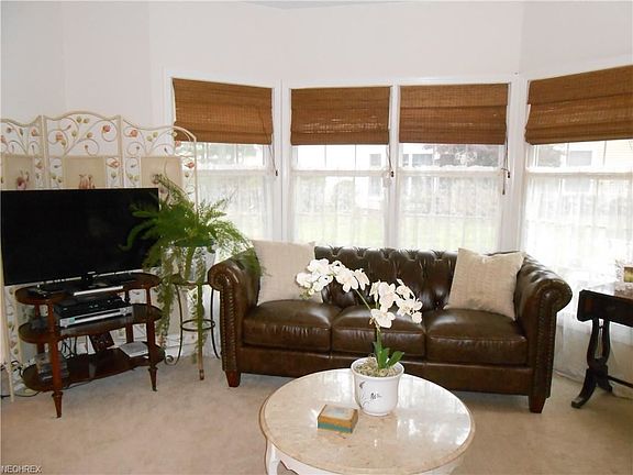 5th image of 225 Westwind Dr Unit 21