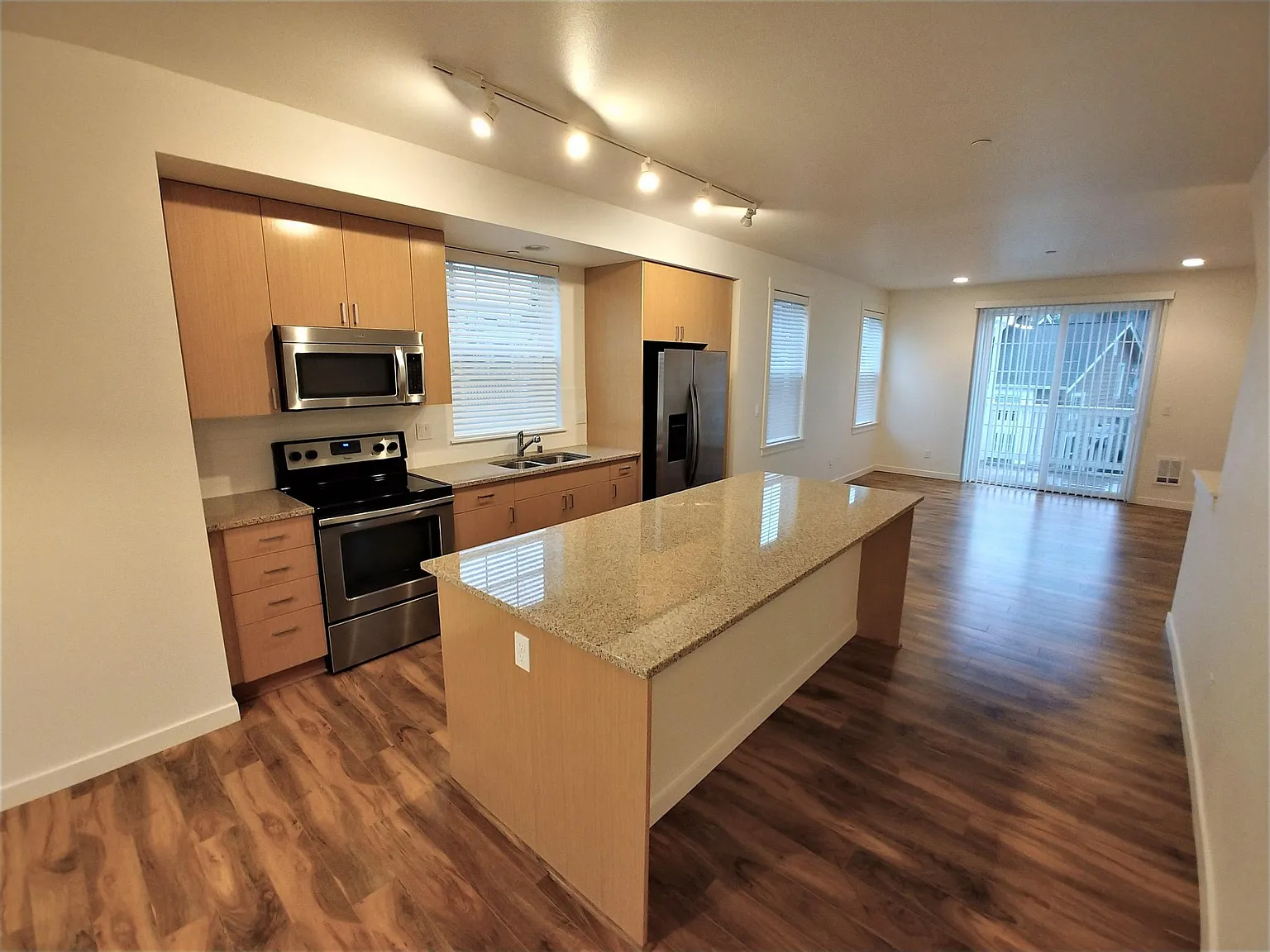 3 bed, 1440 sqft, $3,500 — Photo 4