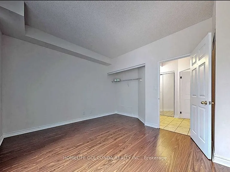 24 Wellesley St W #304 — Photo 4