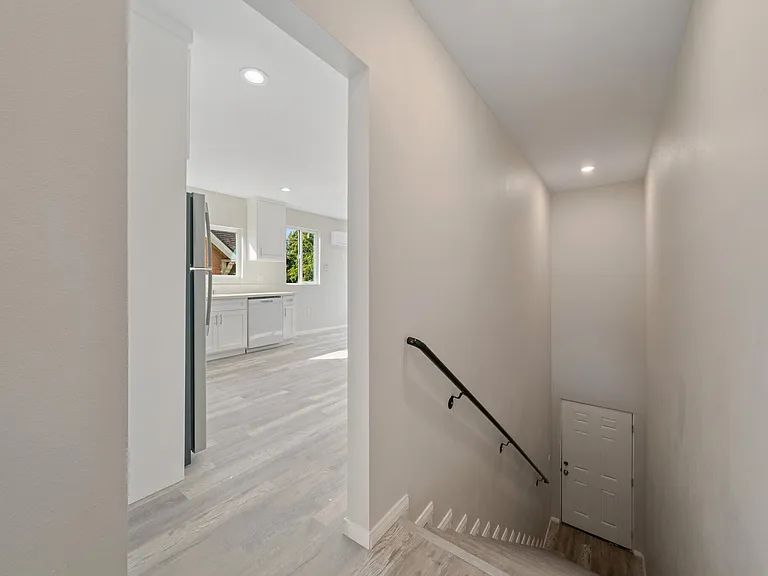 326 1/2 W 51st St #326-1/2 — Photo 6