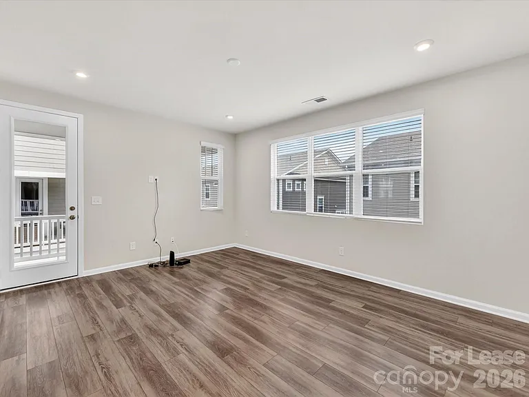 420 Burr St — Photo 18