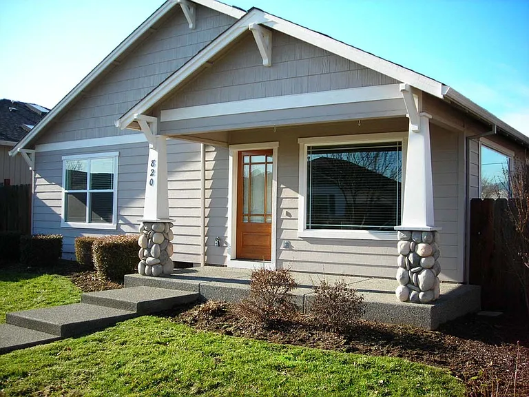 820 Isherwood Dr — Photo 2