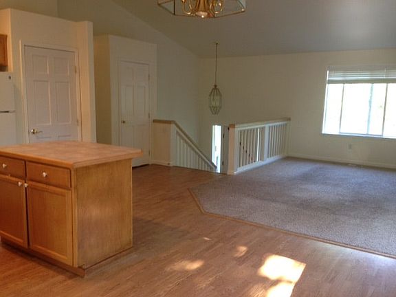 Livingroom/entryway