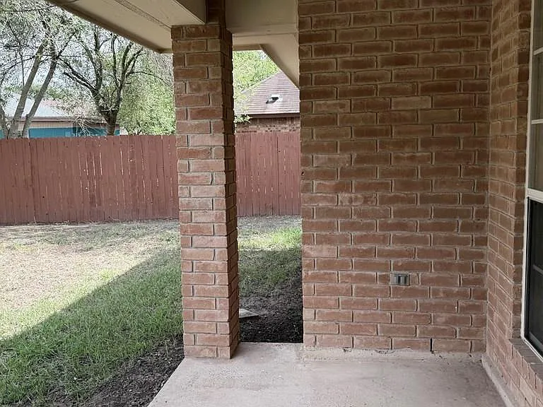2034 Toluca Dr — Photo 15