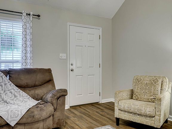 5th image of 560 Cranberry Circle