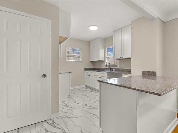 4th image of 13515 Montrose St