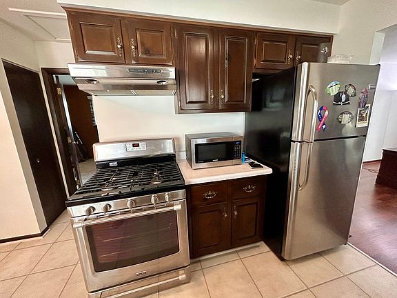 5th image of 16363 Oxford Dr