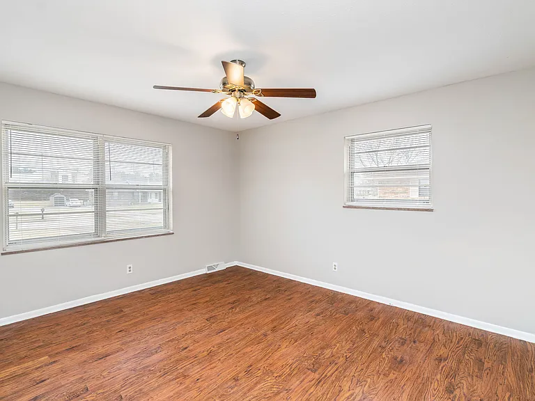 11707 S Williamsburg Dr — Photo 11