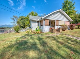 532 Thompson St, Canton, NC 28716