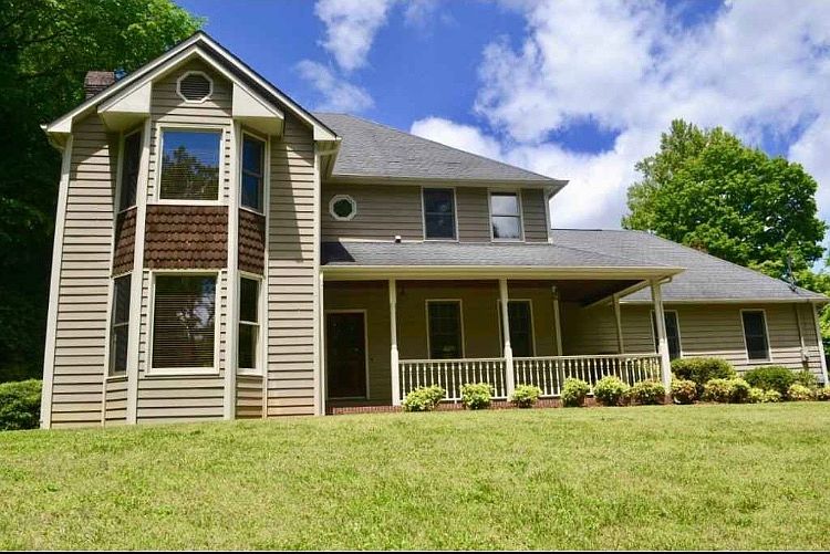 1st image of 1510 Strawberry Ln