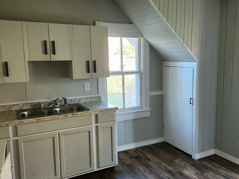 11 Methodist Ave #11B — Photo 2