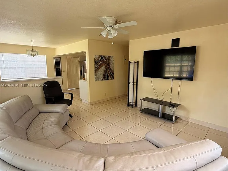 1141 NW 5th Ave #1-2 — Photo 4