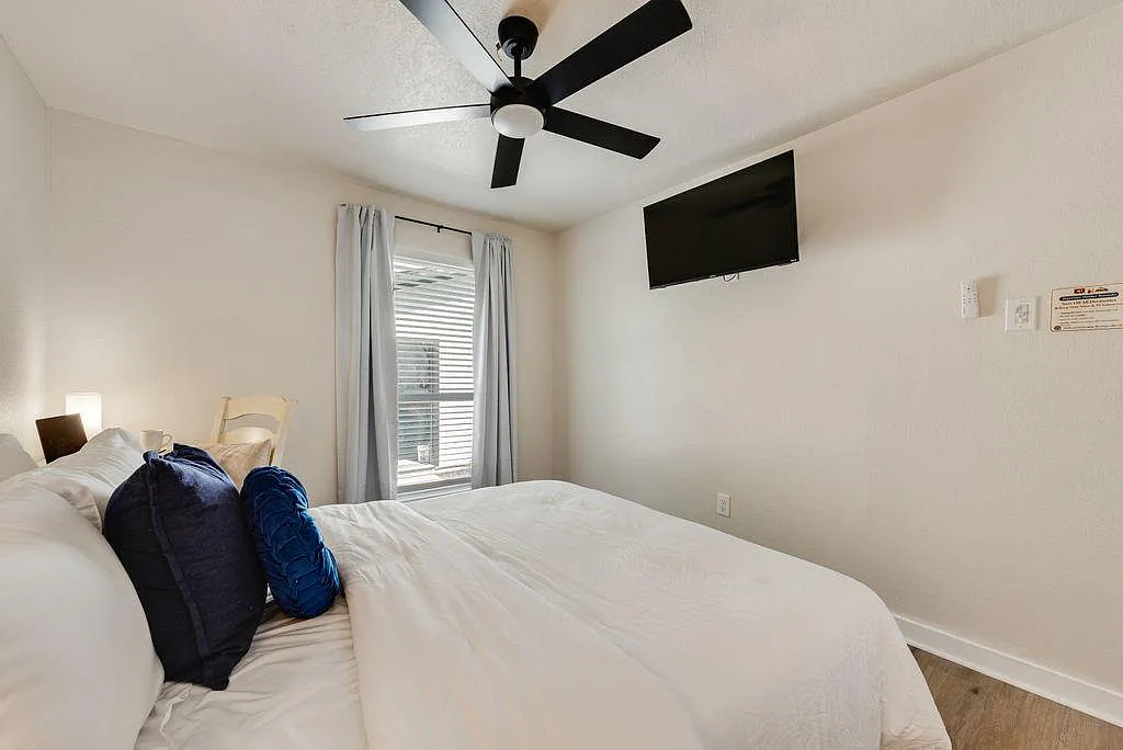 4 bed, 4.0 bath, 1600 sqft, $1,139 — Photo 3