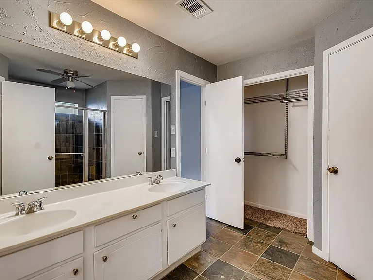 946 Mesa Terrace Dr — Photo 16