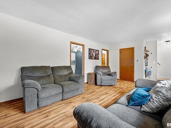 3rd image of 1705 Deppert Dr