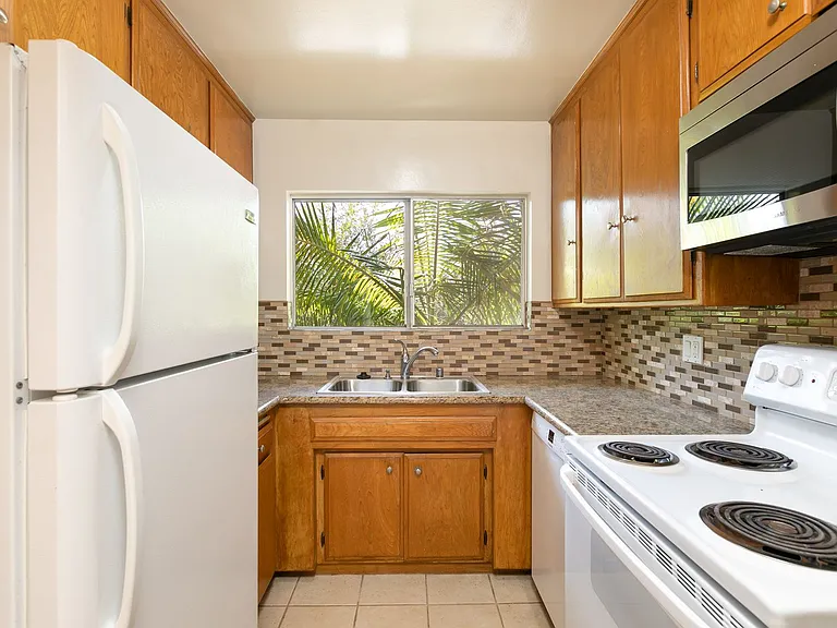 1030 N Harper Ave — Photo 16