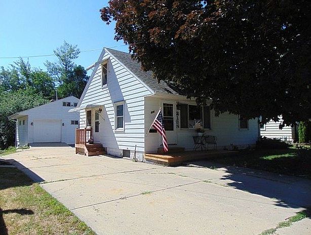 1st image of 218 N Washington Ave