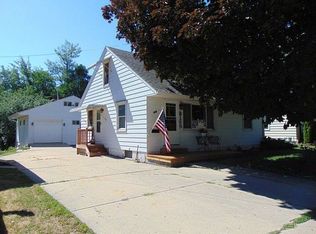 218 N Washington Ave, Waukesha, WI 53188