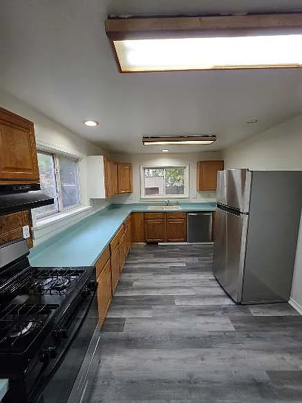 3 bed, 1.5 bath, 1221 sqft, $1,850 — Photo 4