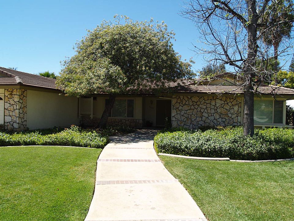2nd image of 2047 N Palm Ave
