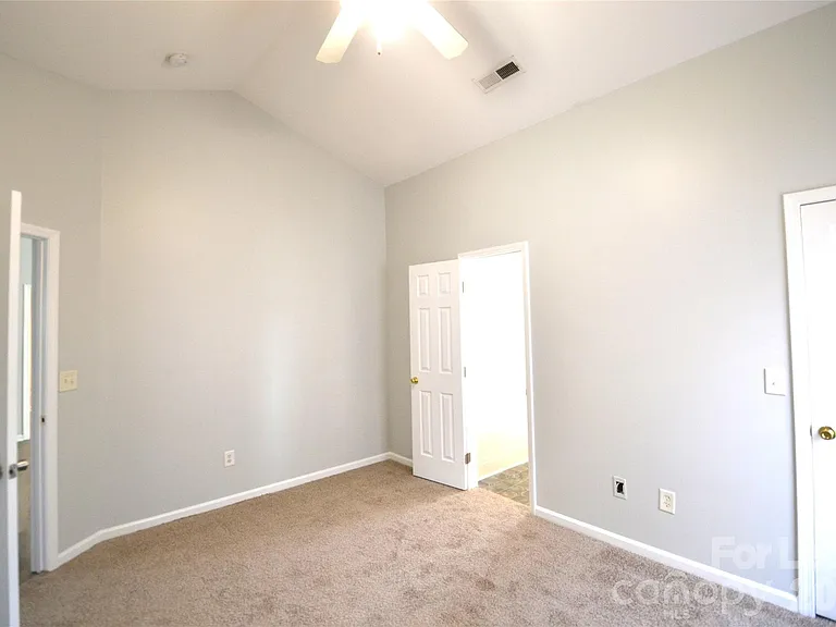 4638 Palm Breeze Ln — Photo 15