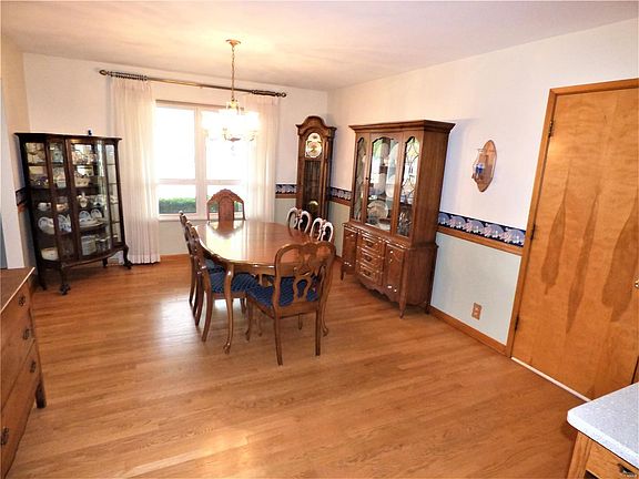5th image of 616 Camborne Dr
