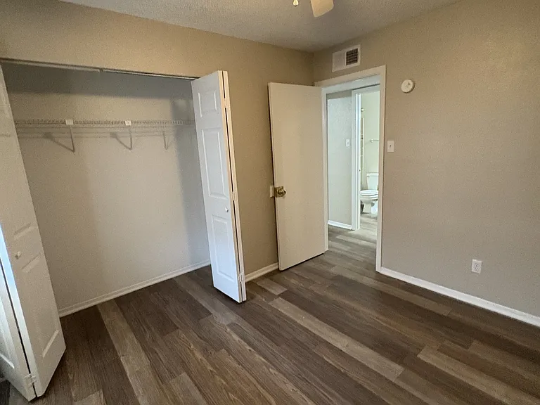 San Montego Apartments — Photo 4
