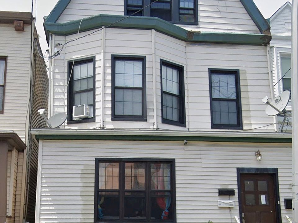 1st image of 2787 Marion Ave