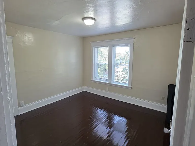 236-240 Locust St — Photo 2