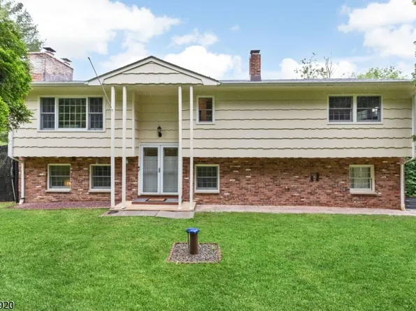 16 Deerpath Road, Lebanon Twp., NJ 07830
