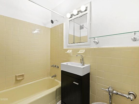 4th image of 45 Grace Ct APT 5B