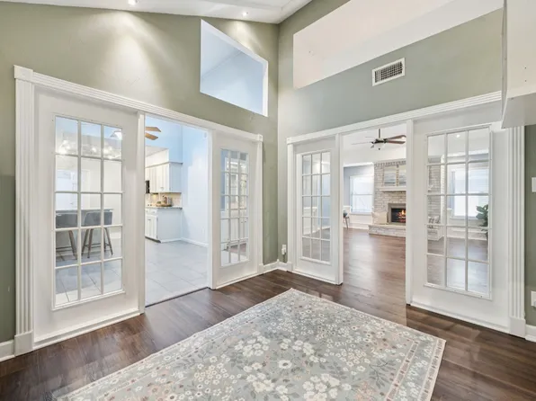 3104 Emerald St, Bedford, TX 76021