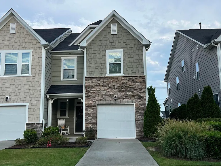 1109 Little Gem Ln — Photo 1