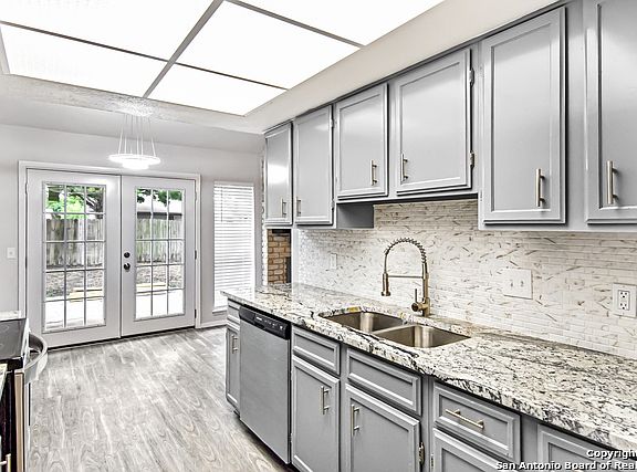 3rd image of 1315 Meadow Way Dr