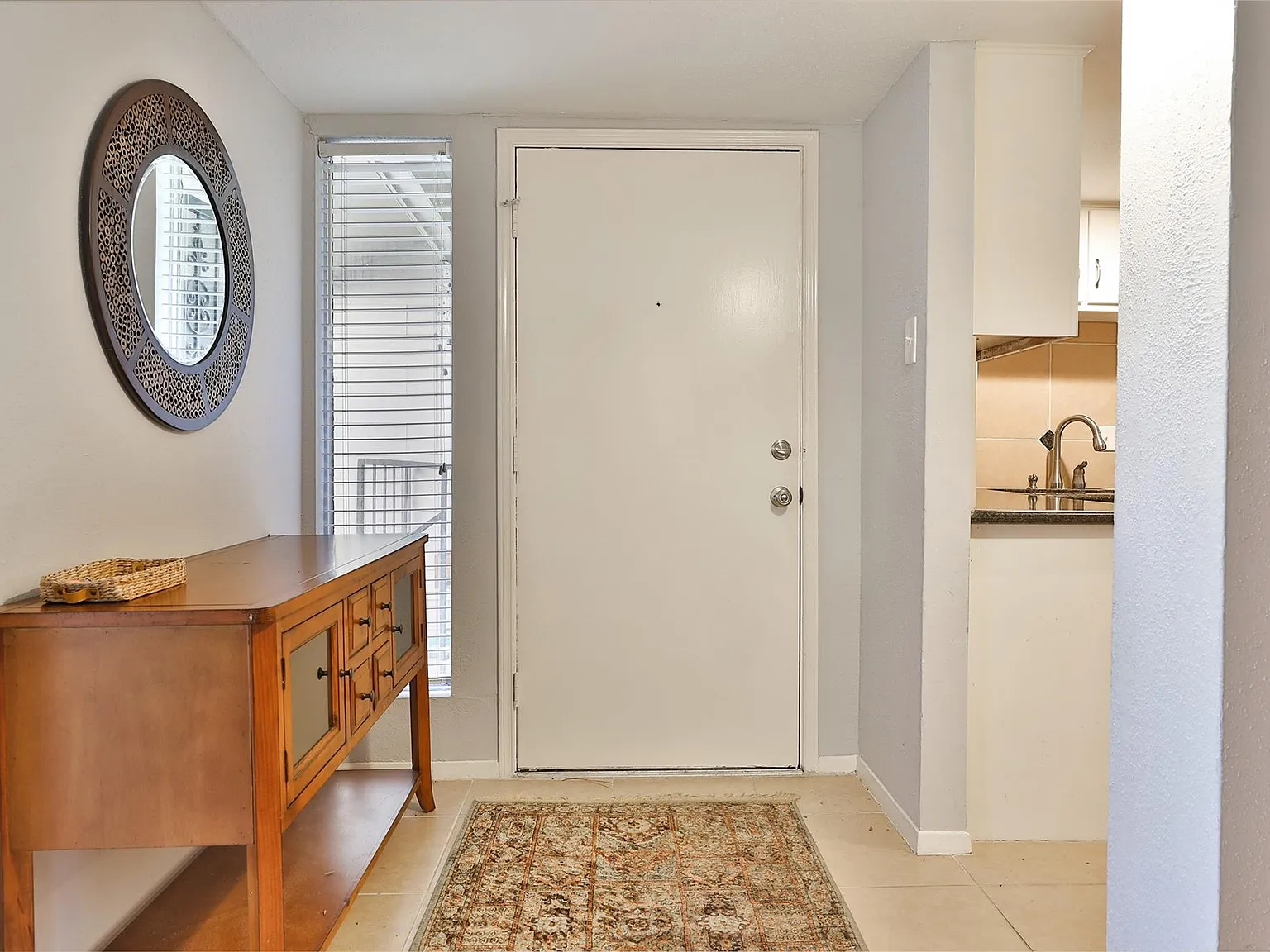 3 bed, 2.0 bath, 1424 sqft, $1,750 — Photo 1
