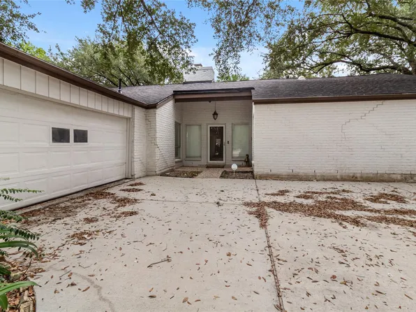 11302 Piping Rock Dr, Houston, TX 77077