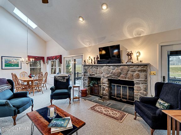 3rd image of 2168 Oak Hill Dr