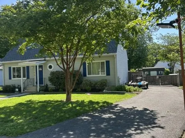 702 Dixon Dr, Stevensville, MD 21666