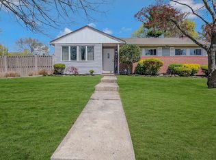10 Cork Pl, Huntington, NY 11743