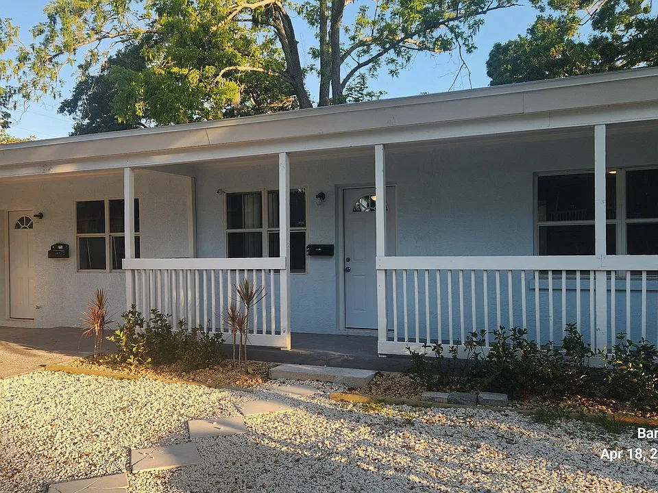 126 W Gardiner Ct