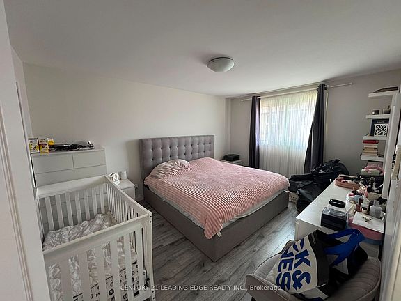5th image of 18 Clubhouse Ct