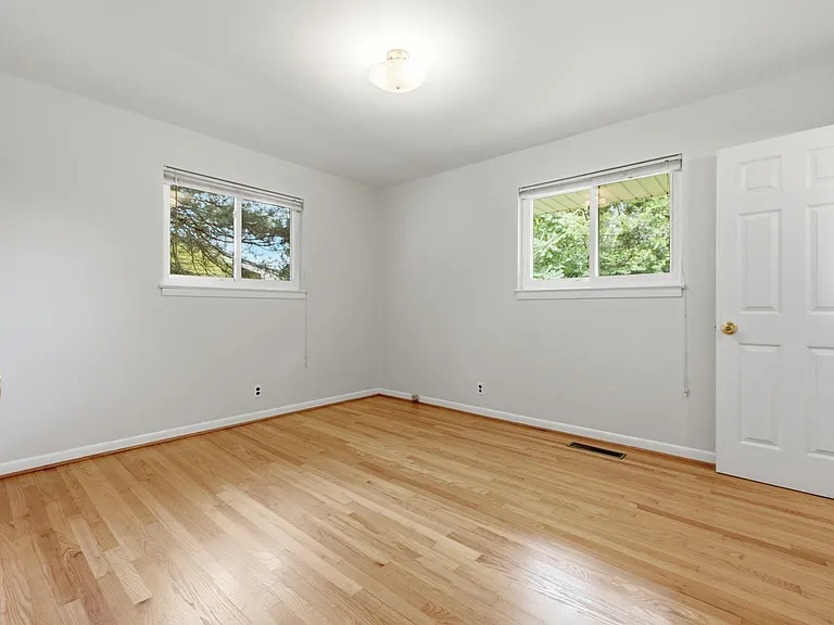 4727 Briarwood Dr — Photo 11