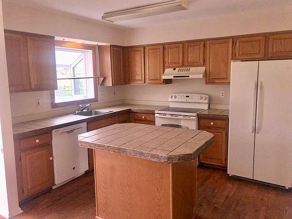 5th image of 460 Watson Ct