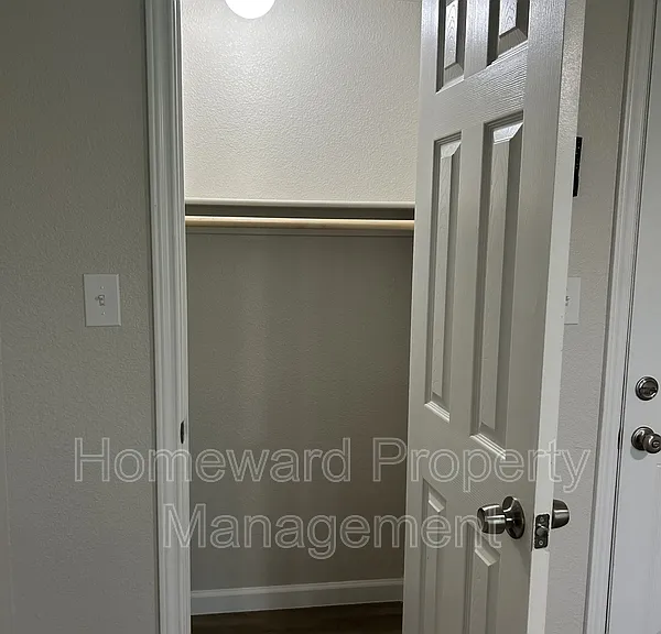 407 N Justin Ave #D — Photo 7