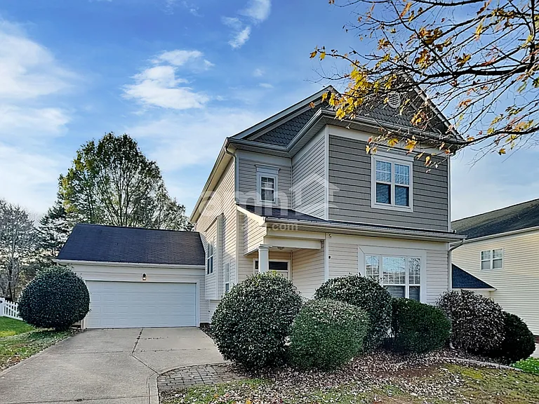 7610 Rolling Meadows Ln — Photo 1