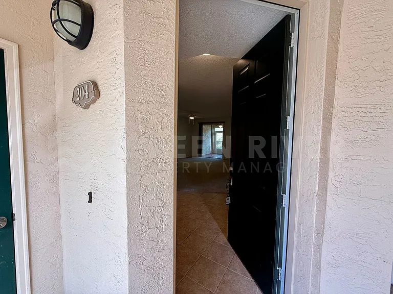 204 Augusta Cir — Photo 4
