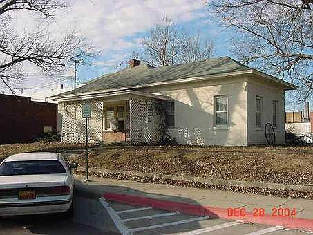 1st image of 117 N 9th St