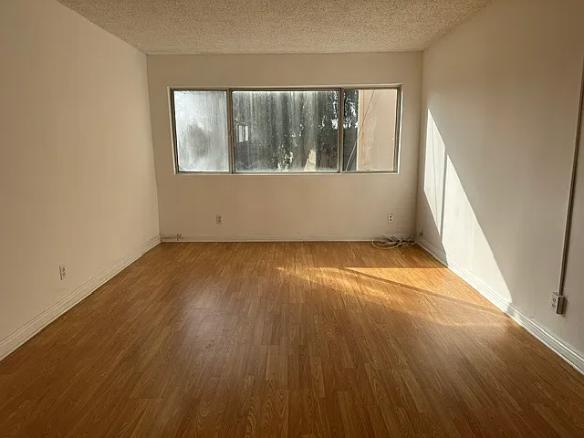 1762 Tamarind Ave #204 — Photo 2
